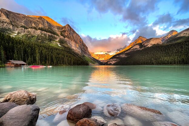 Lake Louise bei Sonnenaufgang Lake Louise bei Sonnenaufgang