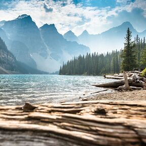 Der Moraine Lake im Banff National Park in der kanadischen Provinz Alberta