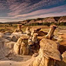 regionen/kanada/alberta/drumheller/shutterstock-drumheller-hoodoos.cr2772x2774-1428x25 regionen/kanada/alberta/drumheller/shutterstock-drumheller-hoodoos.cr2772x2774-1428x25
