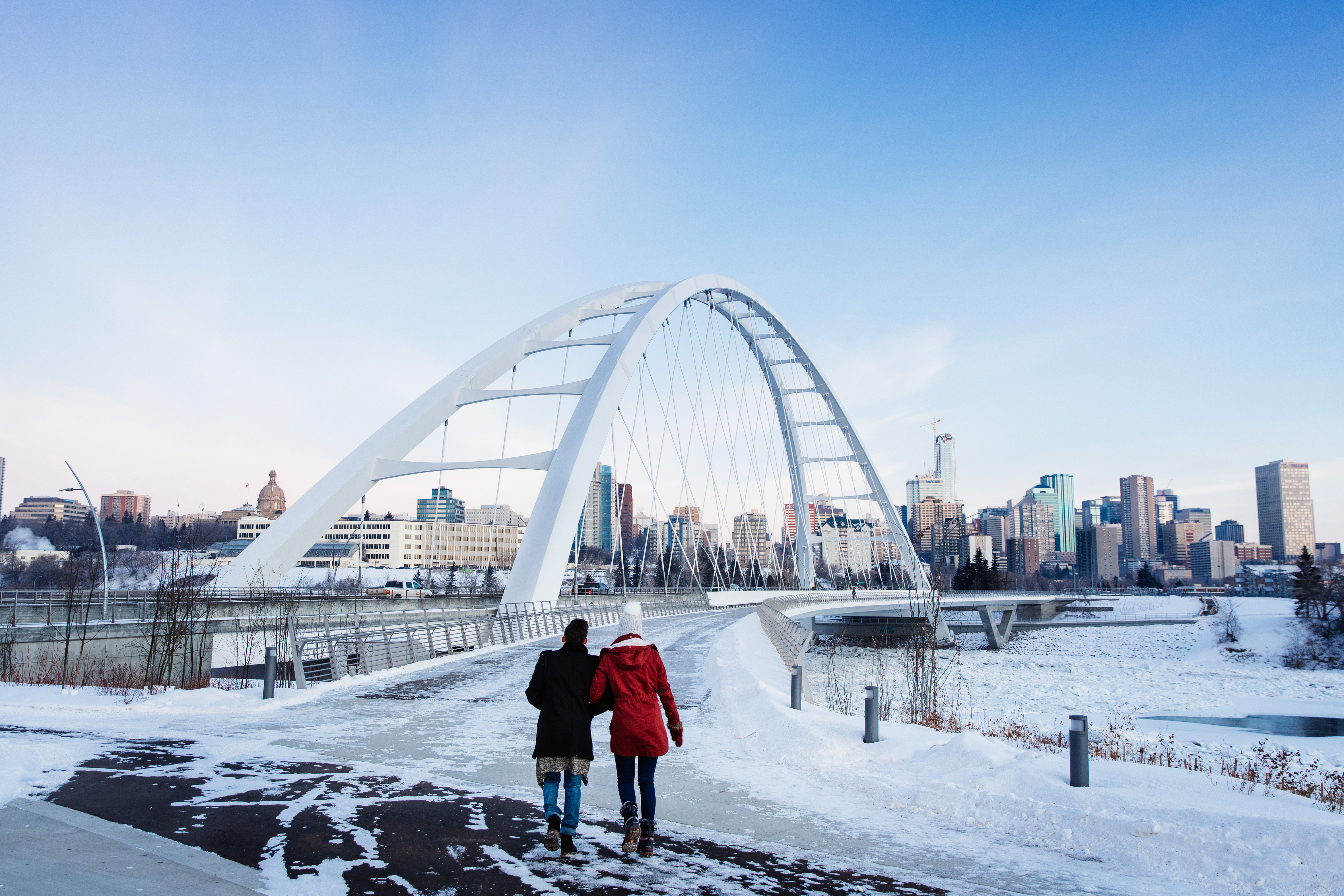 Im Winter entlang der Walterdale Bridge spazieren