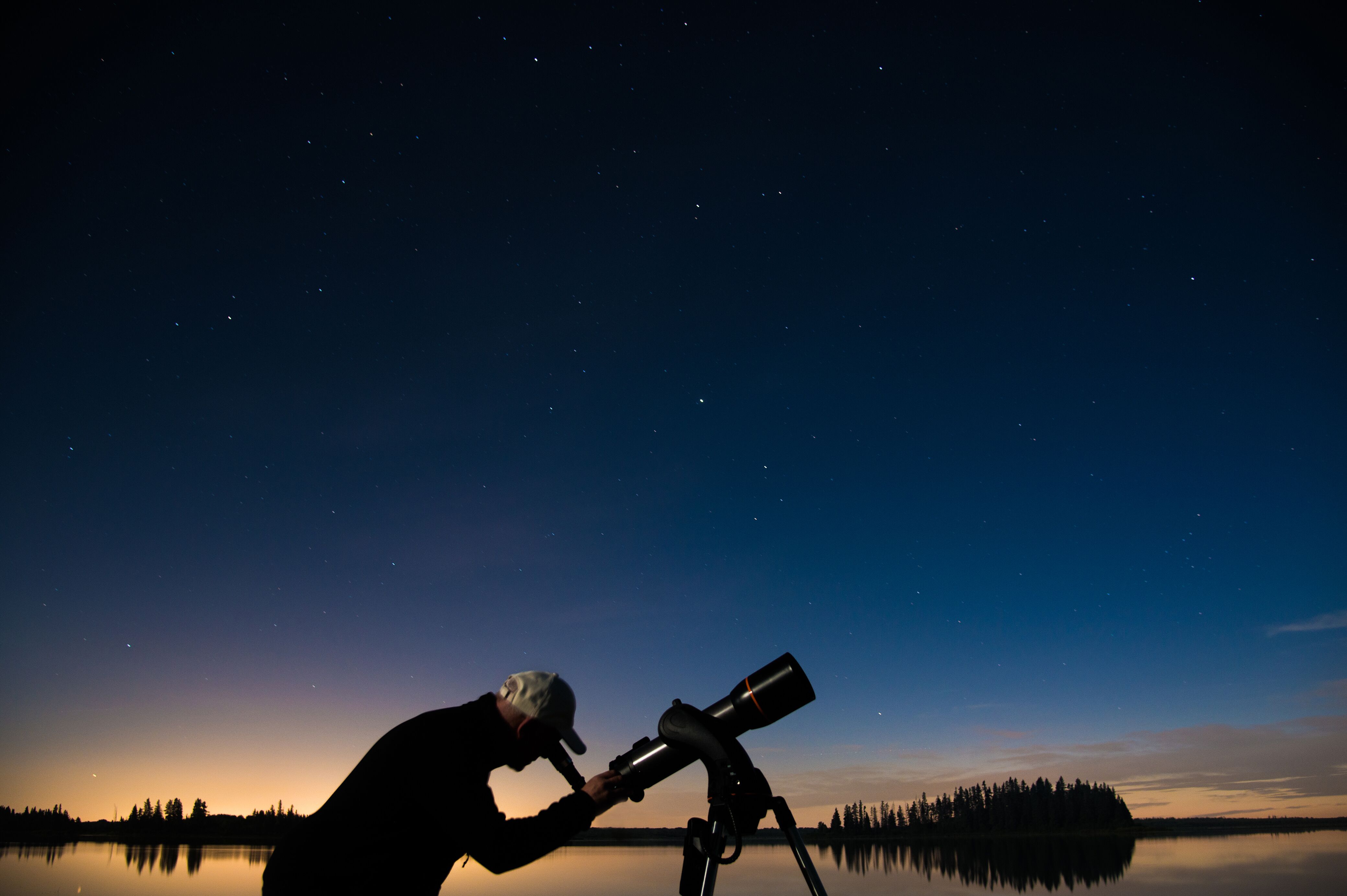 Sterne beobachten im Elk-Island-Nationalpark