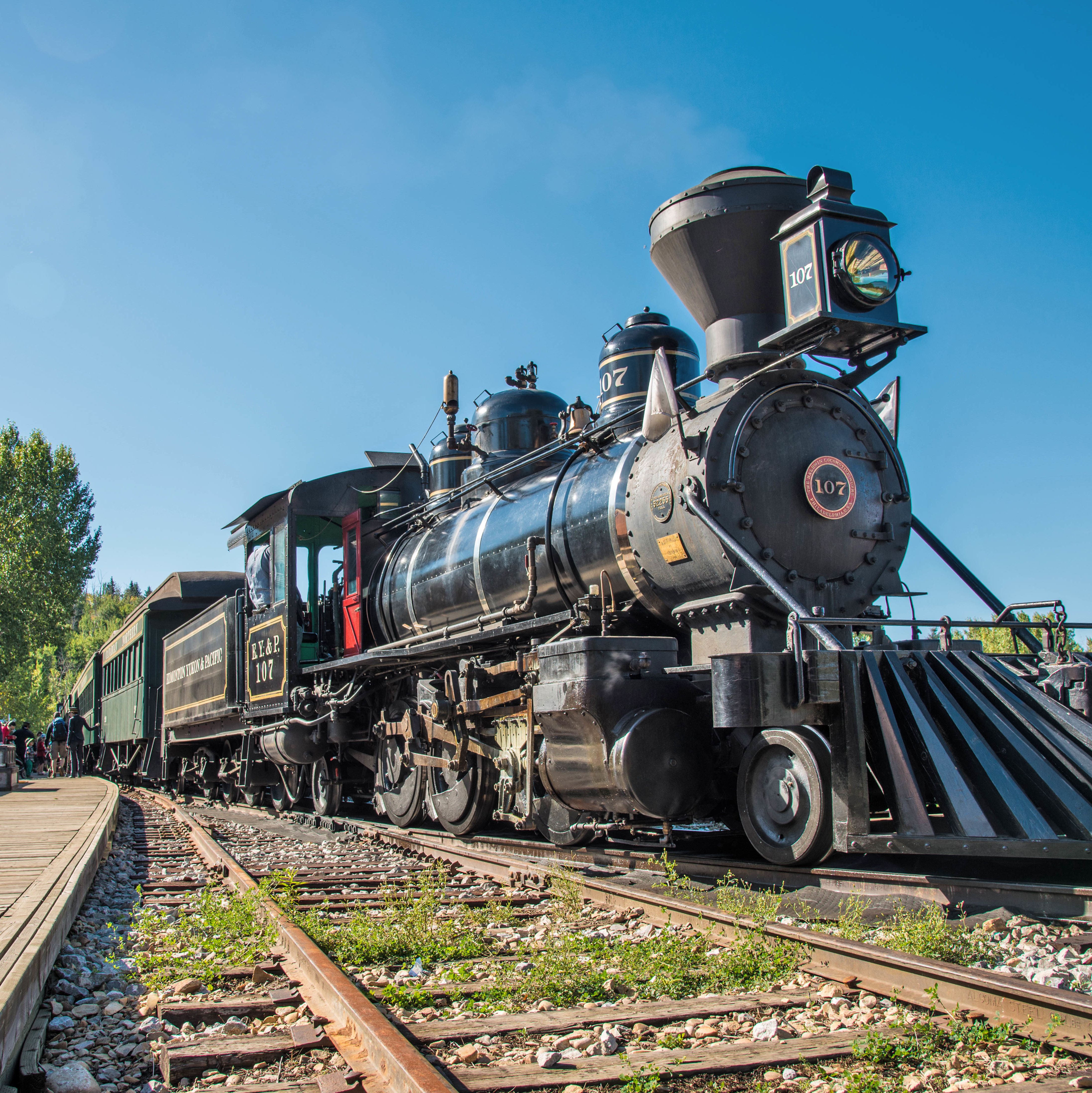 Eine Dampflokomotive im Fort Edmonton Park