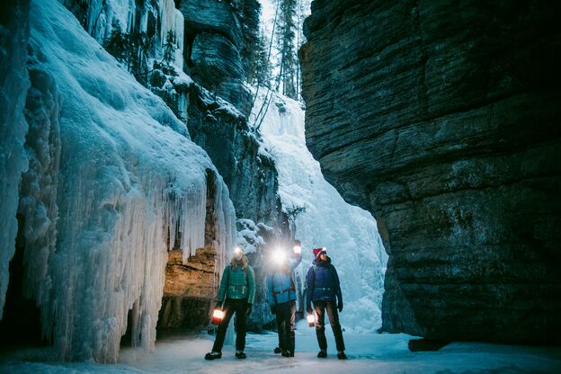 Erkundung des Maligne Canyons im Jasper Nationalpark in Kanada Erkundung des Maligne Canyons im Jasper Nationalpark in Kanada