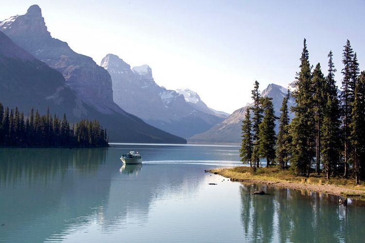 Ein Boot auf dem Athabasca River, Maligne Canyon