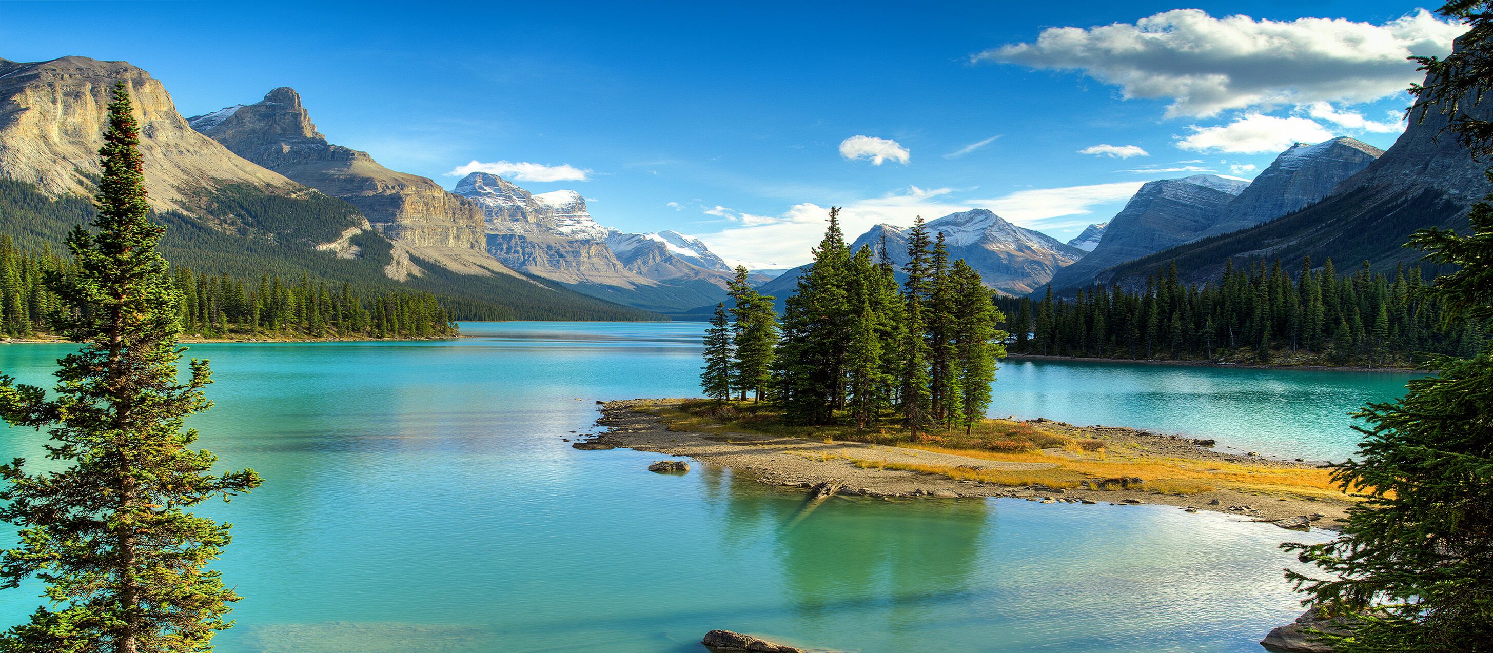 Schöner Ausblick auf den Maligne Lake in Alberta