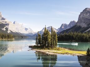 Blick auf den Maligne Lake im Jasper National Park