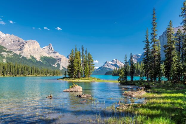 Blick auf den malerischen Maligne Lake Blick auf den malerischen Maligne Lake