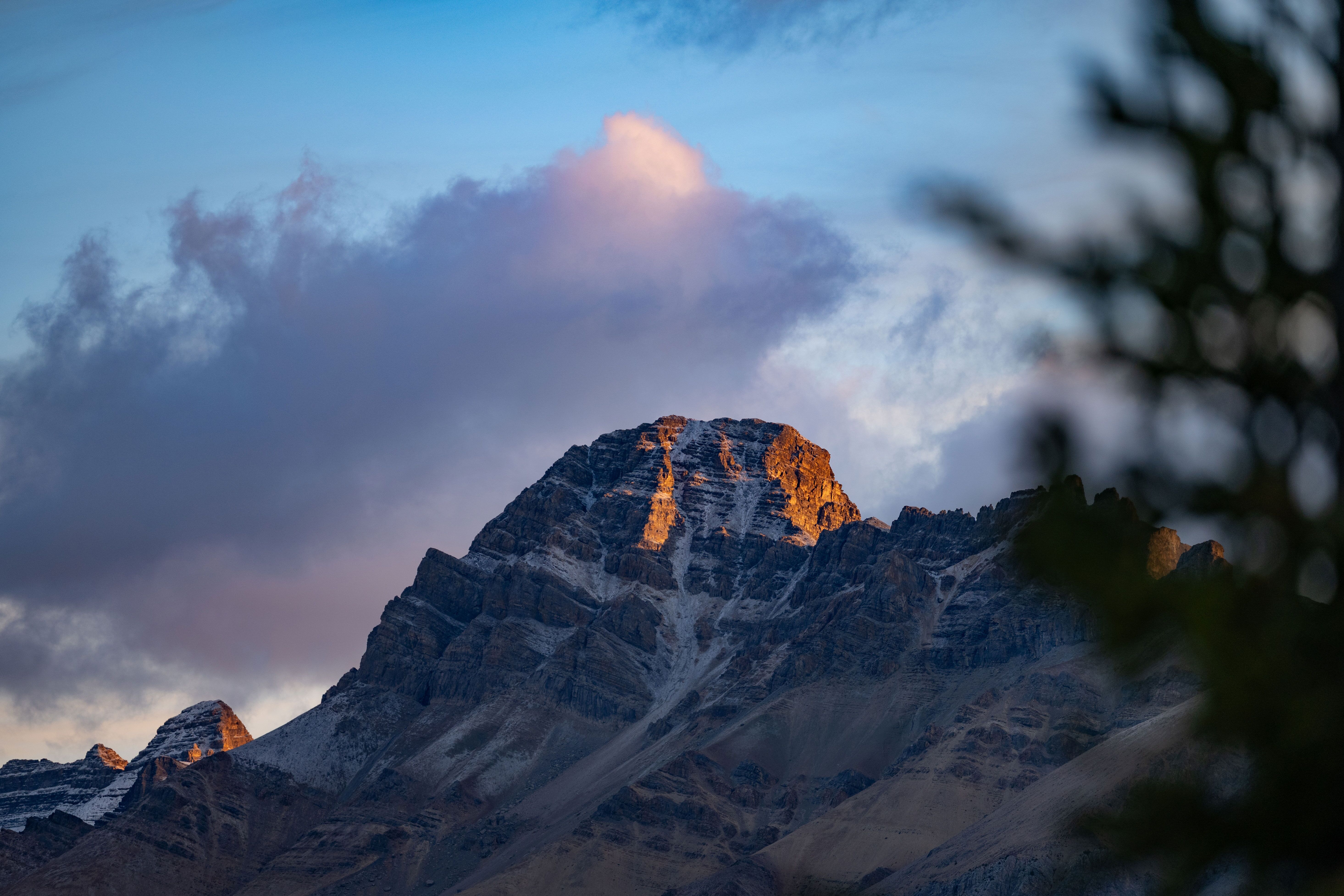 Dies ist die Nordwand des Mount Athabasca im Jasper Nationalpark in den kanadischen Rocky Mountains (Provinz Alberta, Kanada) Dies ist die Nordwand des Mount Athabasca im Jasper Nationalpark in den kanadischen Rocky Mountains (Provinz Alberta, Kanada)