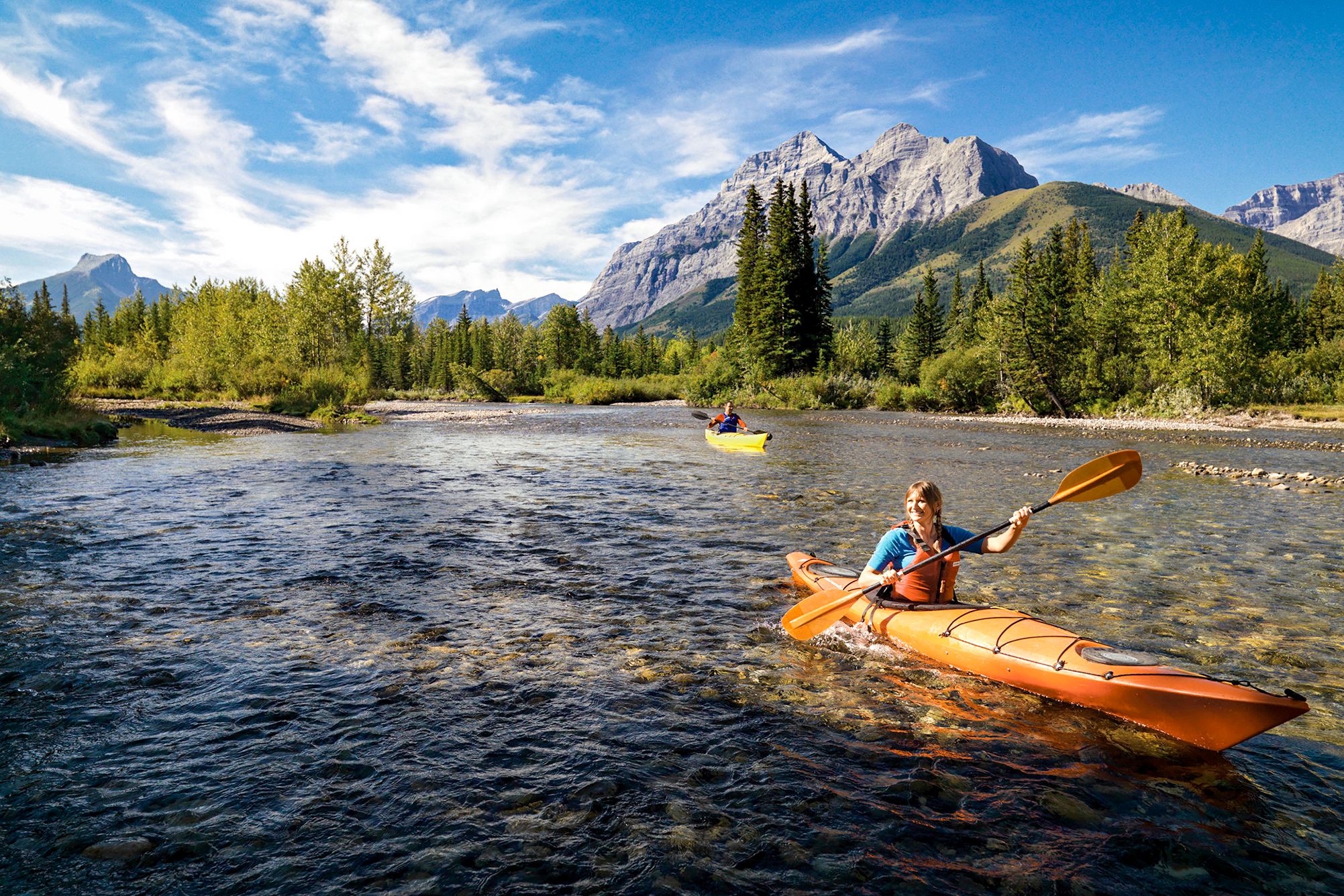 Kayaktour auf dem Kananaskis River in Kanada