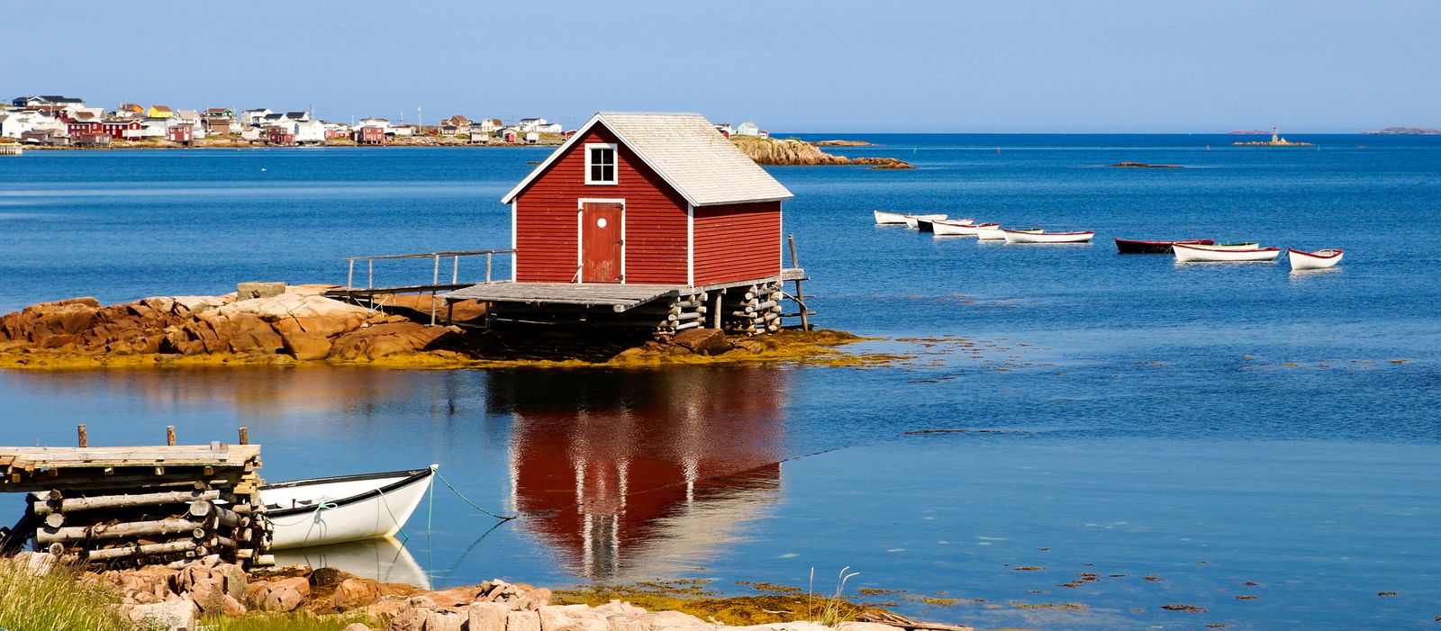 Ein Bootshaus an der KÃ¼ste von Fogo Island in Kanada