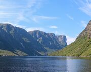 regionen/kanada/atlantikkanada/neufundland/gros-morne-national-park/gros-morne-national-park-bootstour-western-brook-pond.cr6000x2628-0x800 regionen/kanada/atlantikkanada/neufundland/gros-morne-national-park/gros-morne-national-park-bootstour-western-brook-pond.cr6000x2628-0x800