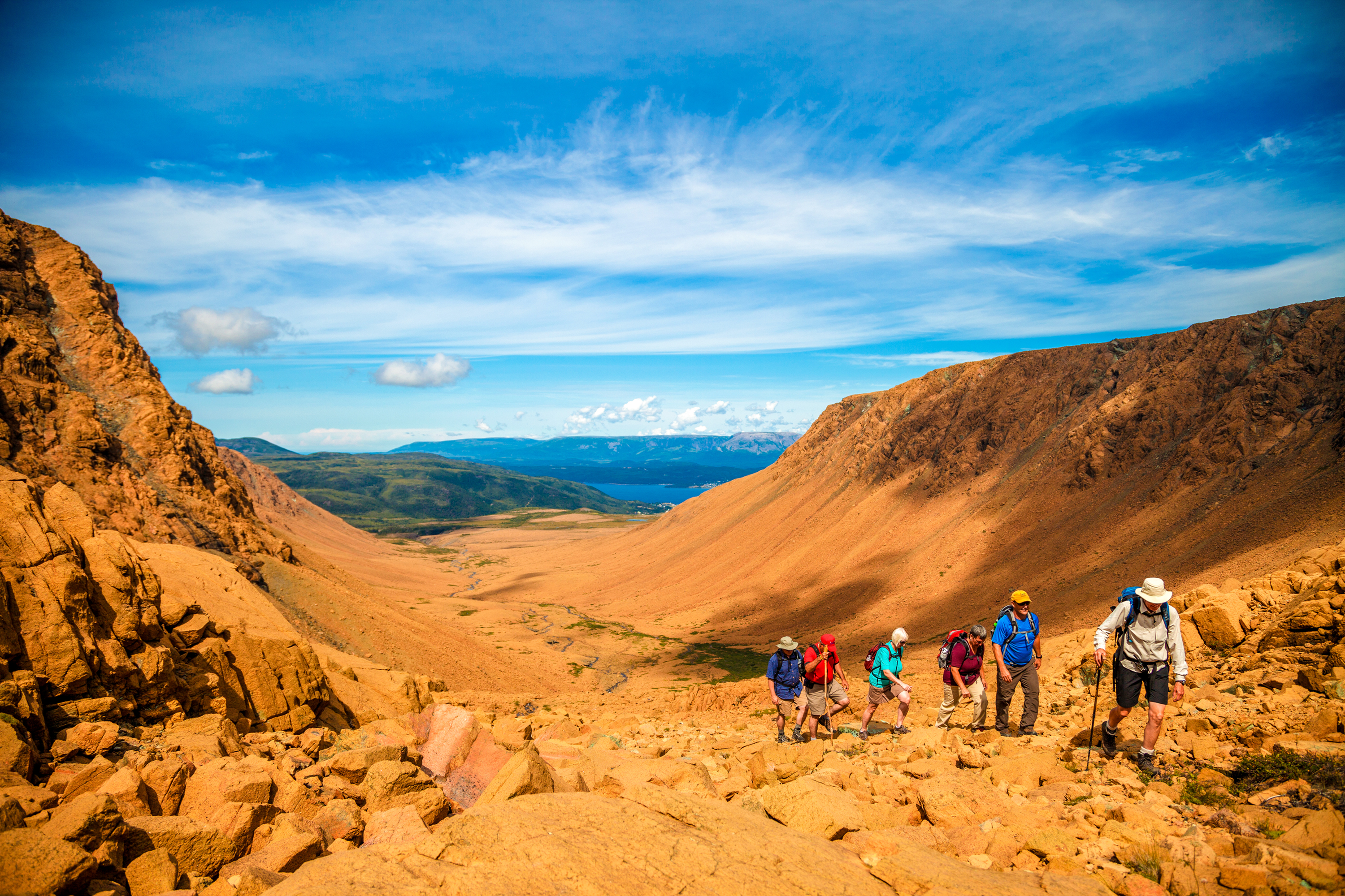 Wanderung durch die Tablelands im Gros Morne National Park in Neufundland