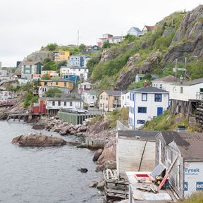 FischerhÃ¤user am Rande des Signal Hills in St. John's