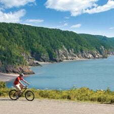 regionen/kanada/atlantikkanada/newbrunswick/bayoffundy/fundy-trail-fahrradfahrer.cr4062x4066-1166x24 regionen/kanada/atlantikkanada/newbrunswick/bayoffundy/fundy-trail-fahrradfahrer.cr4062x4066-1166x24