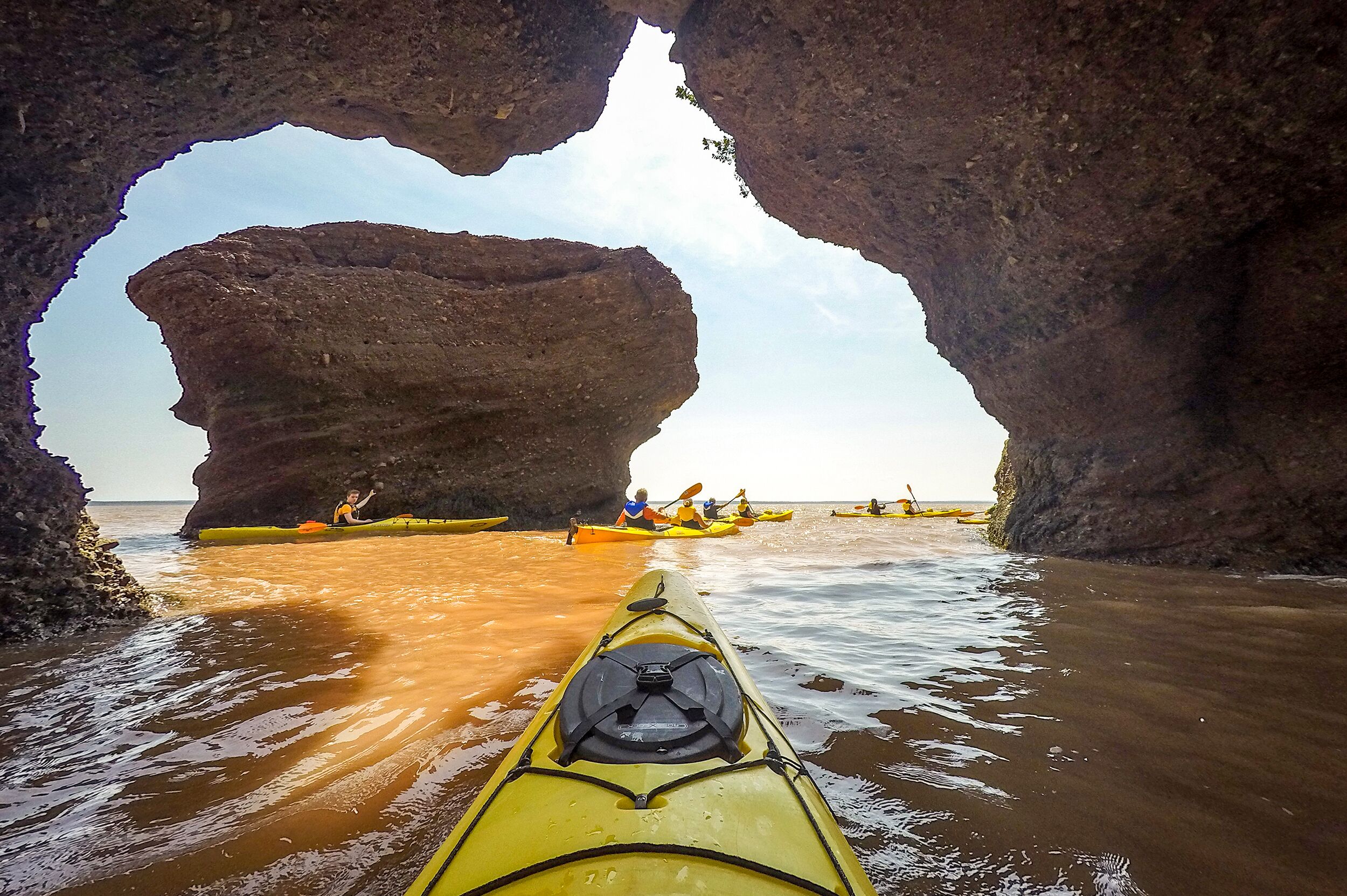 Kajaktour durch die Hopewell Rocks in New Brunswick, Kanada