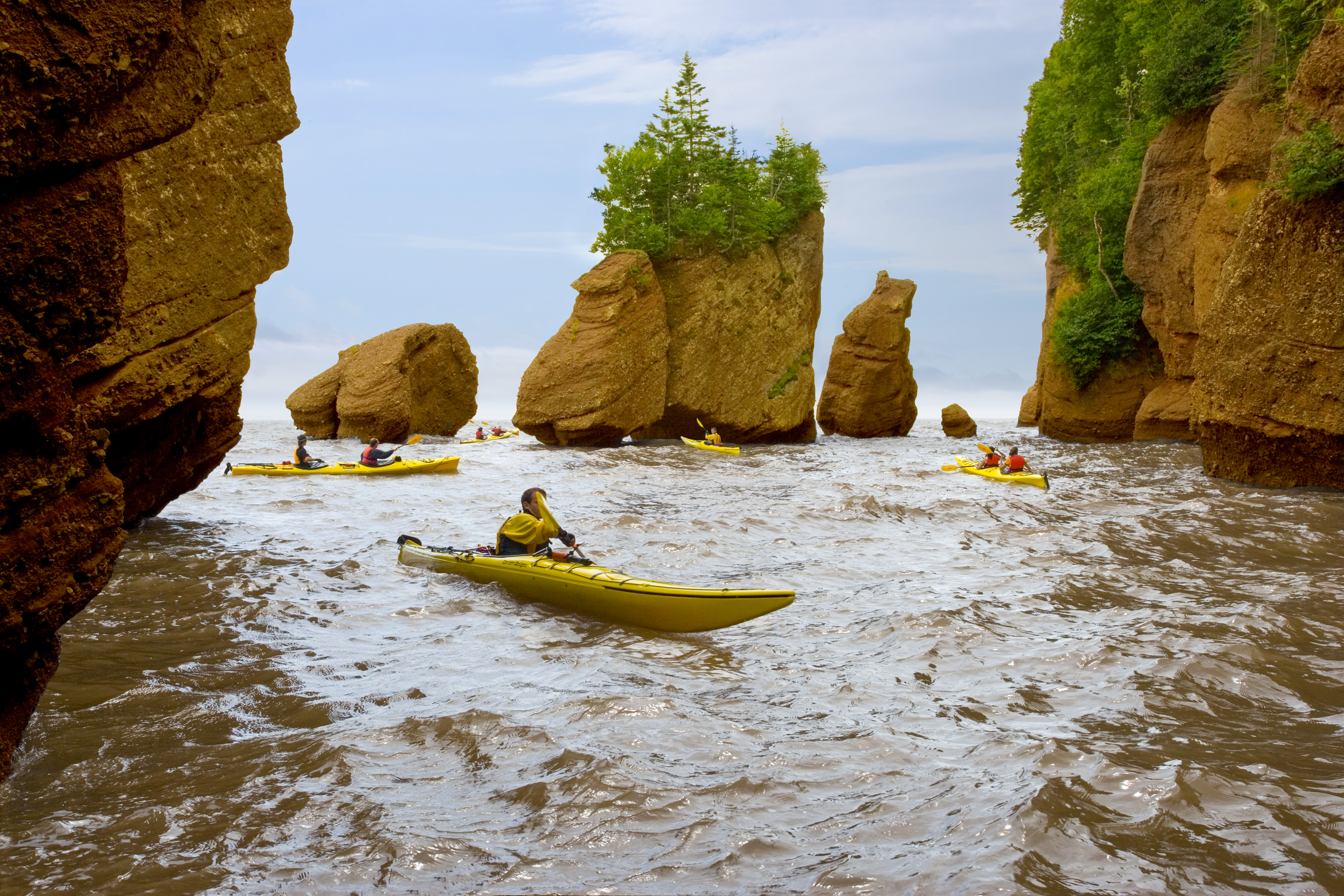 Mit dem Kayak die bekannten Hopewell Rocks in New Brusnwick vom Wasser aus erkunden