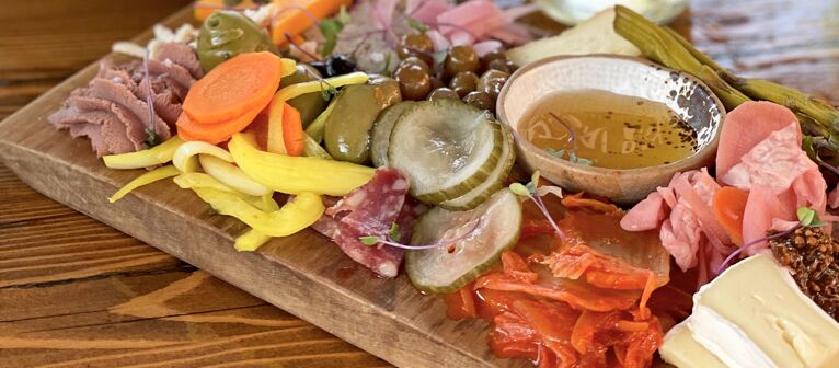 Eine kleine Mahlzeit in der Grand Pre Winery in Nova Scotia