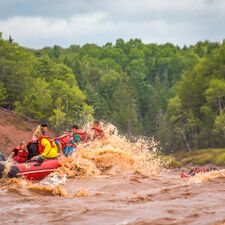 regionen/kanada/atlantikkanada/novascotia/allgemein/tidal-bore-rafting-gezeitenwelle.cr2672x2670-736x0 regionen/kanada/atlantikkanada/novascotia/allgemein/tidal-bore-rafting-gezeitenwelle.cr2672x2670-736x0