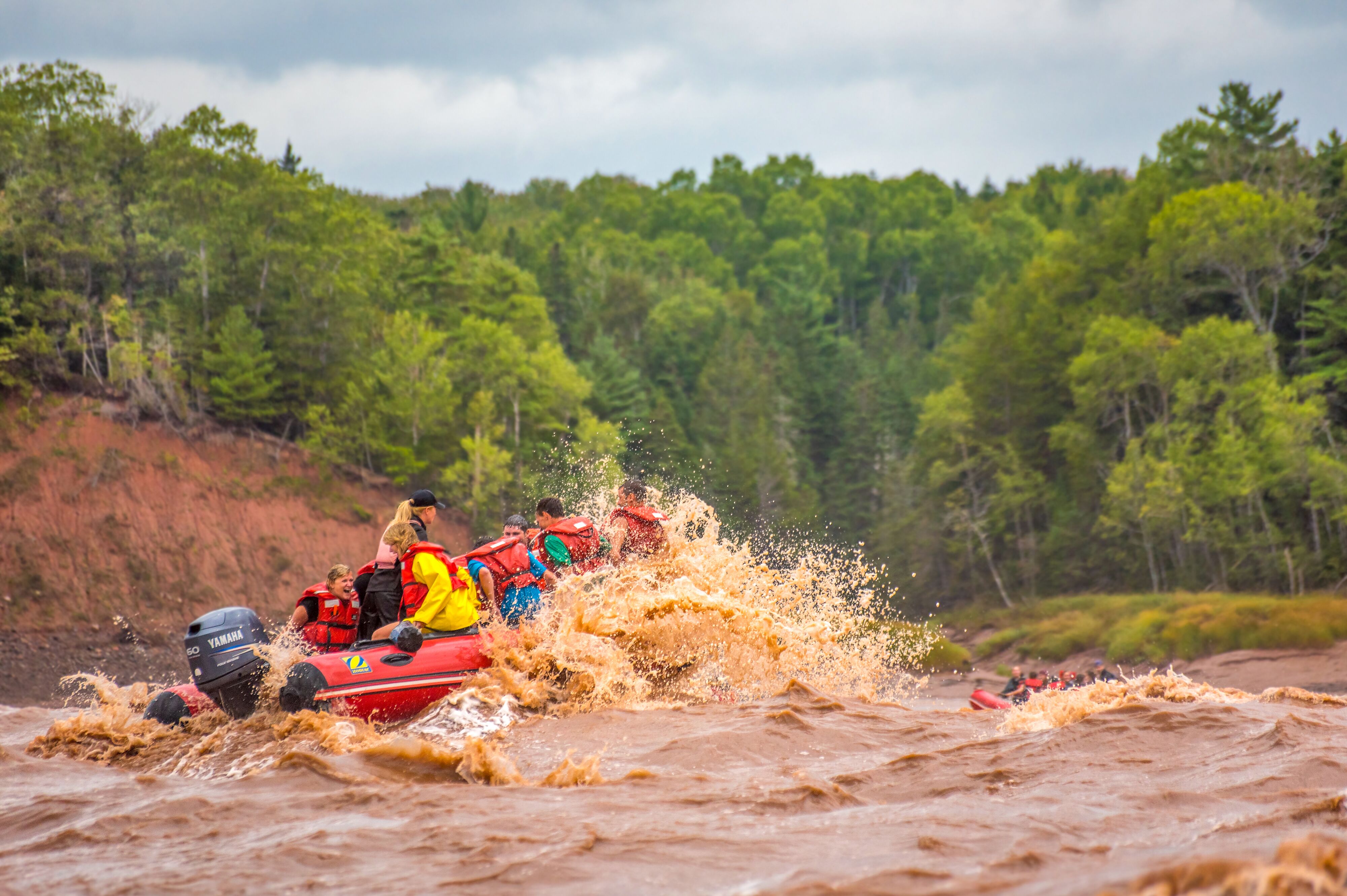 Rafting durch die wilde Gezeitenwelle vor Nova Scotia
