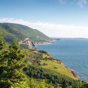 Blick über den malerisschen Cape Breton Highlands Nationalpark in Nova Scotia