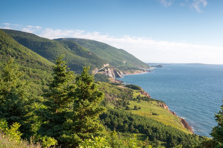 Blick über den malerisschen Cape Breton Highlands Nationalpark in Nova Scotia