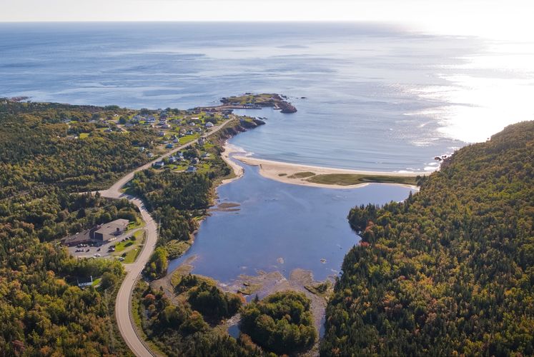 Luftaufnahme von Neils Harbour im Cape Breton Highlands National Park, Nova Scotia