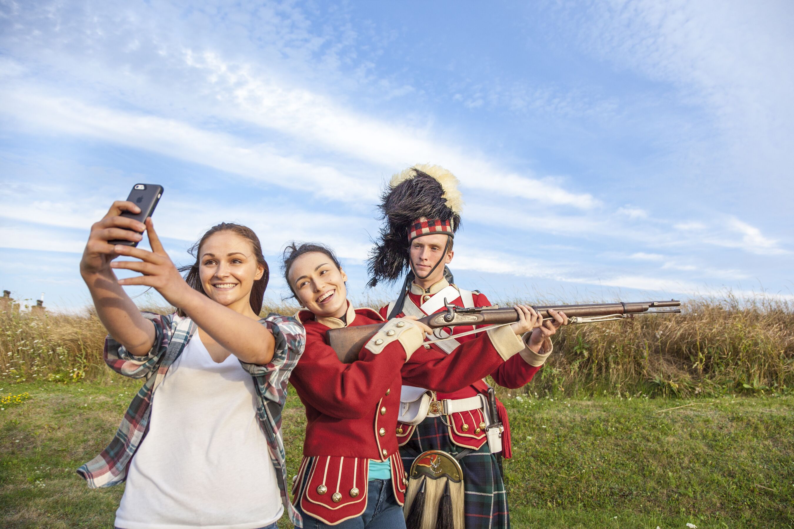 Freundinnen haben SpaÃŸ wÃ¤hrend einer Besichtung der Zitadelle von Halifax