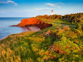 Idyllische Landschaft mit Blick aufs Meer auf Prince Edward Island