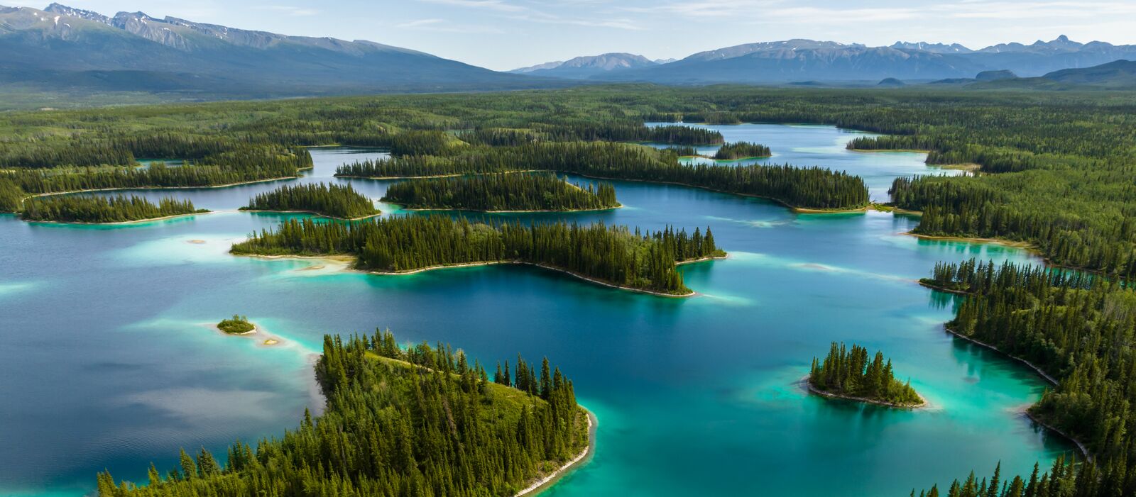 Blick auf das Naturparadies Tā Ch'ilā Provincial Park Blick auf das Naturparadies Tā Ch'ilā Provincial Park