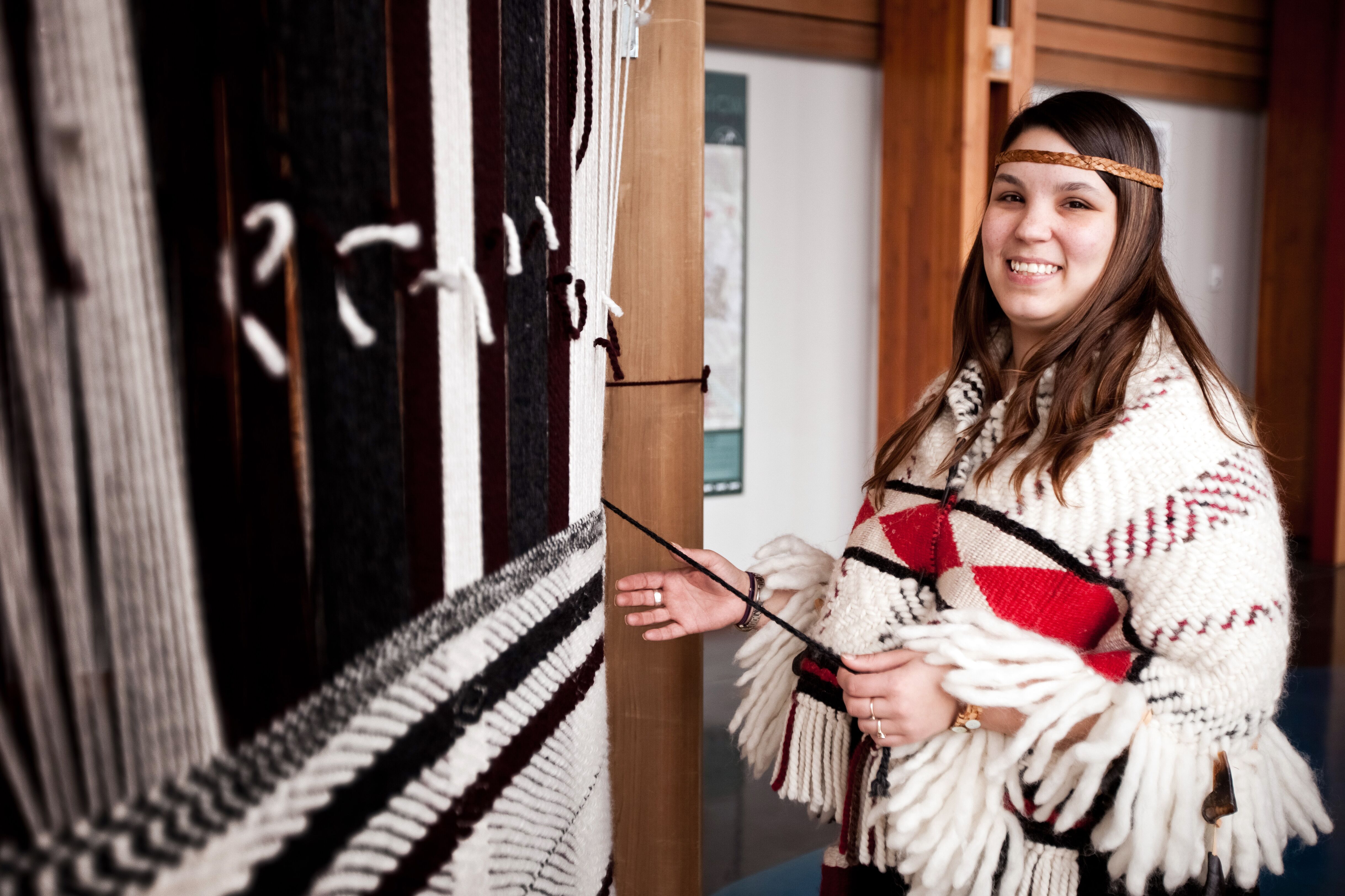 Content Campaign Aboriginal BC, Weben im Squamish Lil'wat Kulturzentrum