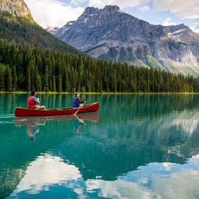 Kanu fahren auf dem Emerald Lake Kanu fahren auf dem Emerald Lake