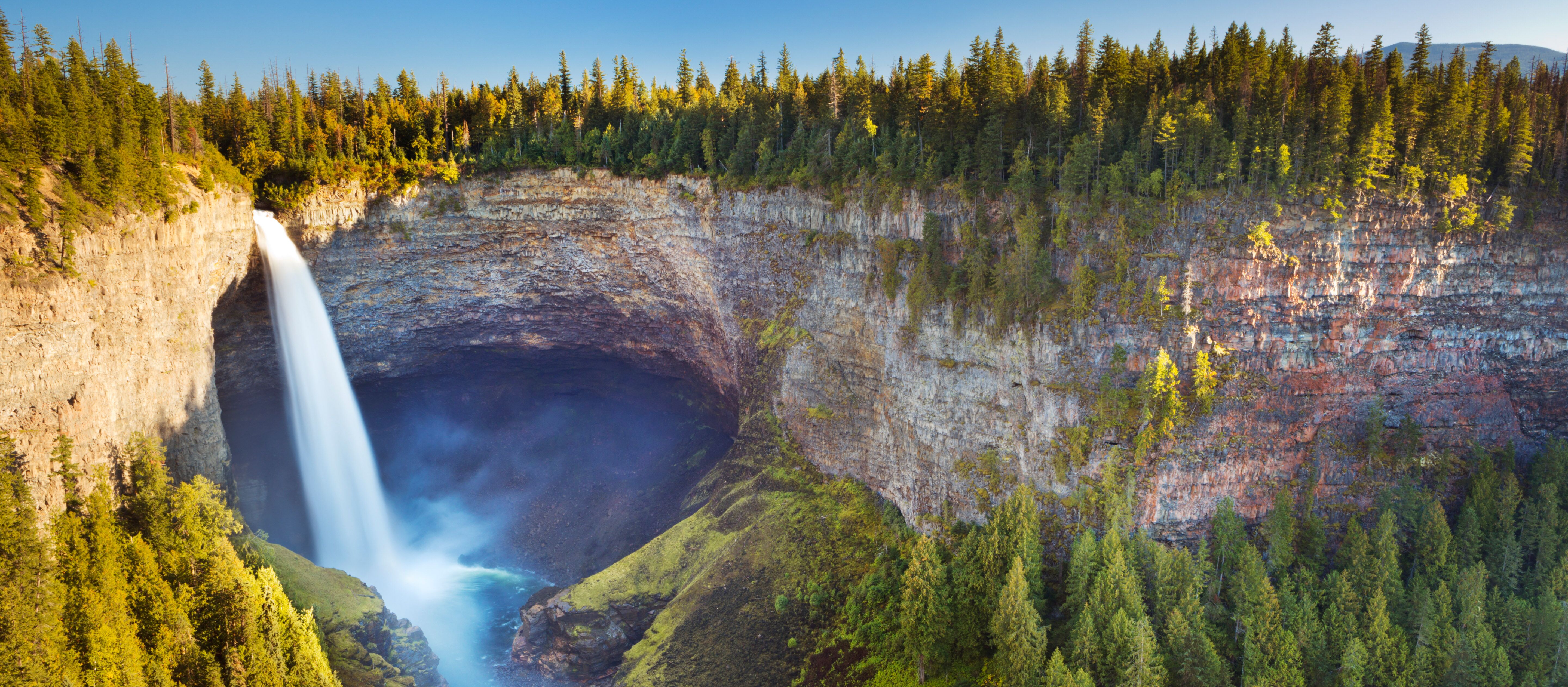 Blick auf die Helmcken Falls im Wells Gray Provincial Park, Britisch Kolumbien Blick auf die Helmcken Falls im Wells Gray Provincial Park, Britisch Kolumbien