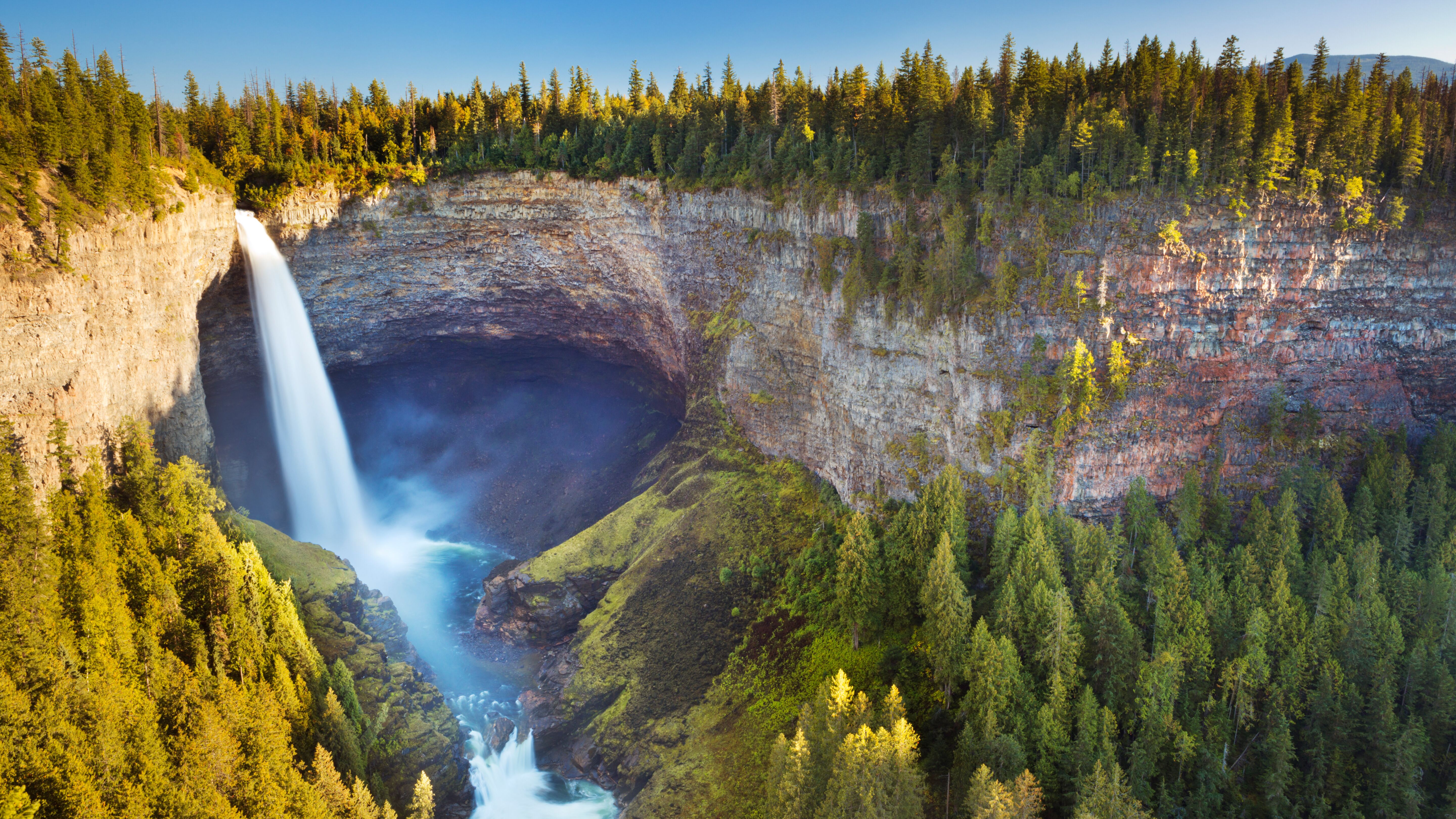 Blick auf die Helmcken Falls im Wells Gray Provincial Park, Britisch Kolumbien