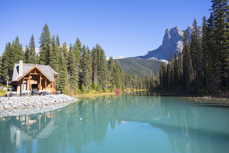 Die Emerald Lake Lodge direkt am See