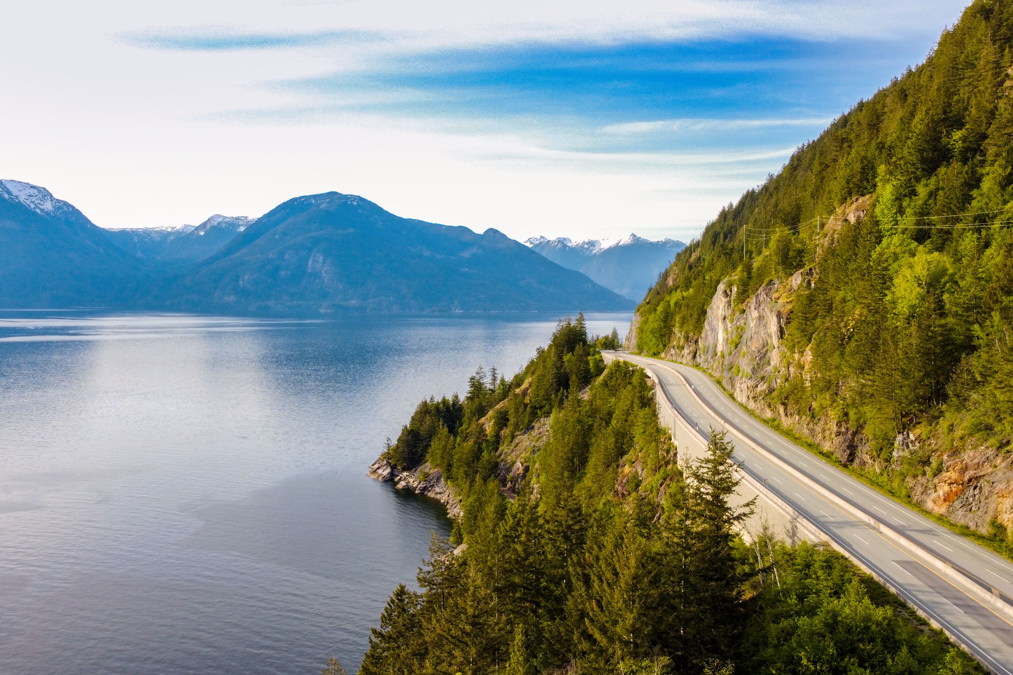 Luftaufnahme des Sea to Sky Highway von Vancouver nach Whistler
