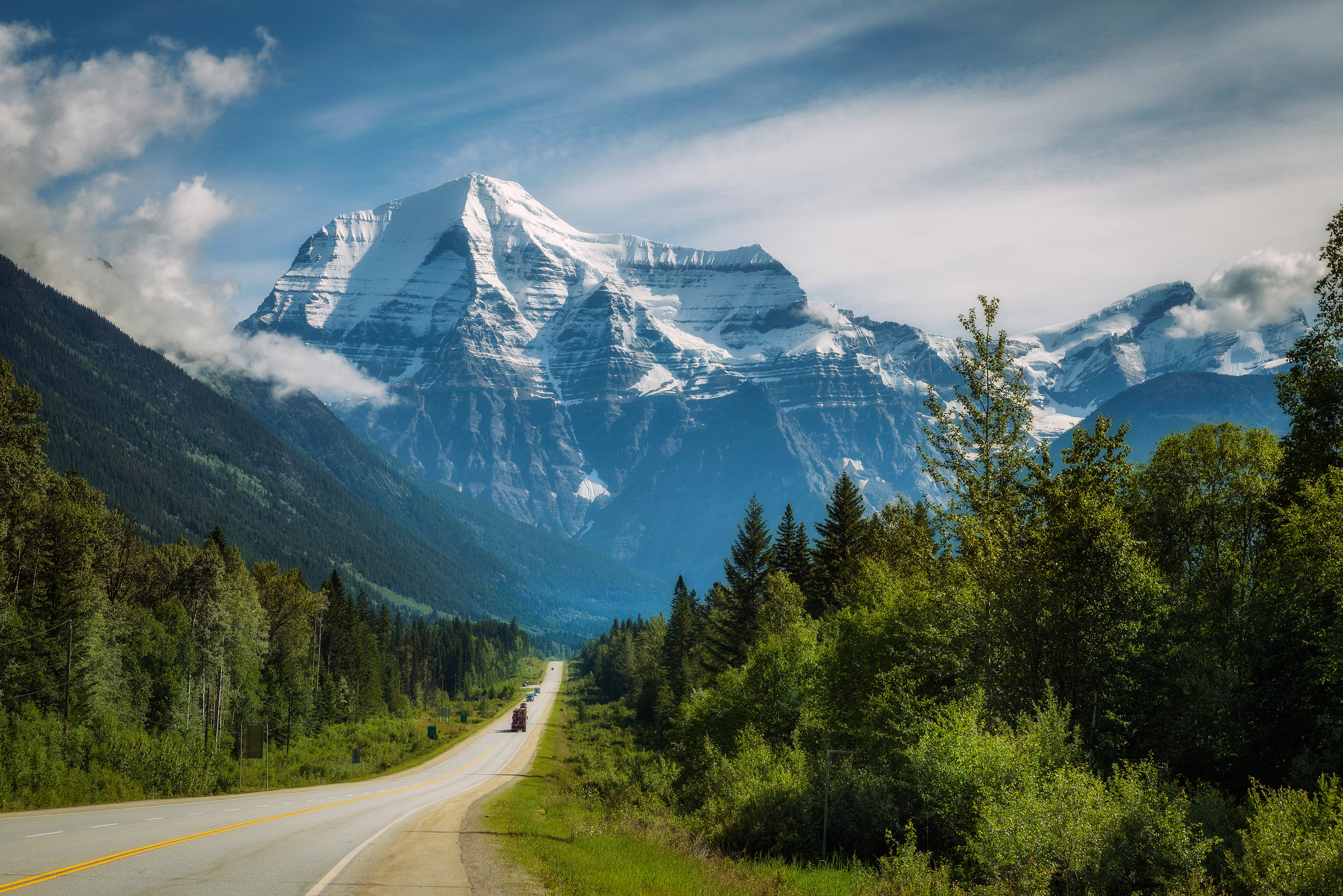 Der Yellowhead Highway im Mount Robson Provincial Park, Britisch Kolumbien