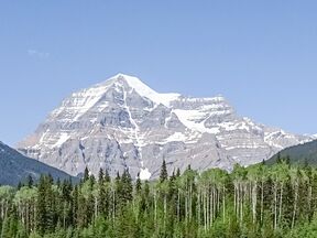 Der Mount Robson in den kanadischen Rocky Mountains Der Mount Robson in den kanadischen Rocky Mountains