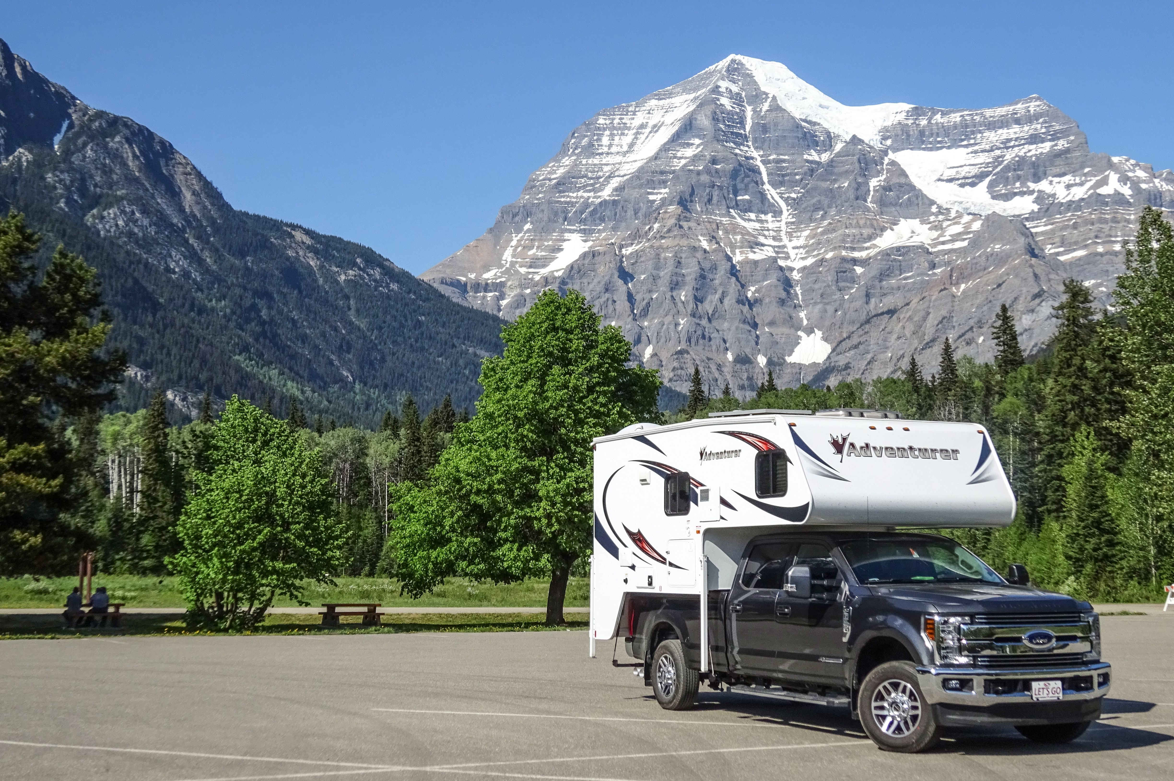 Ein Fraserway Truck Camper in der kanadischen Gemeinde Blue River