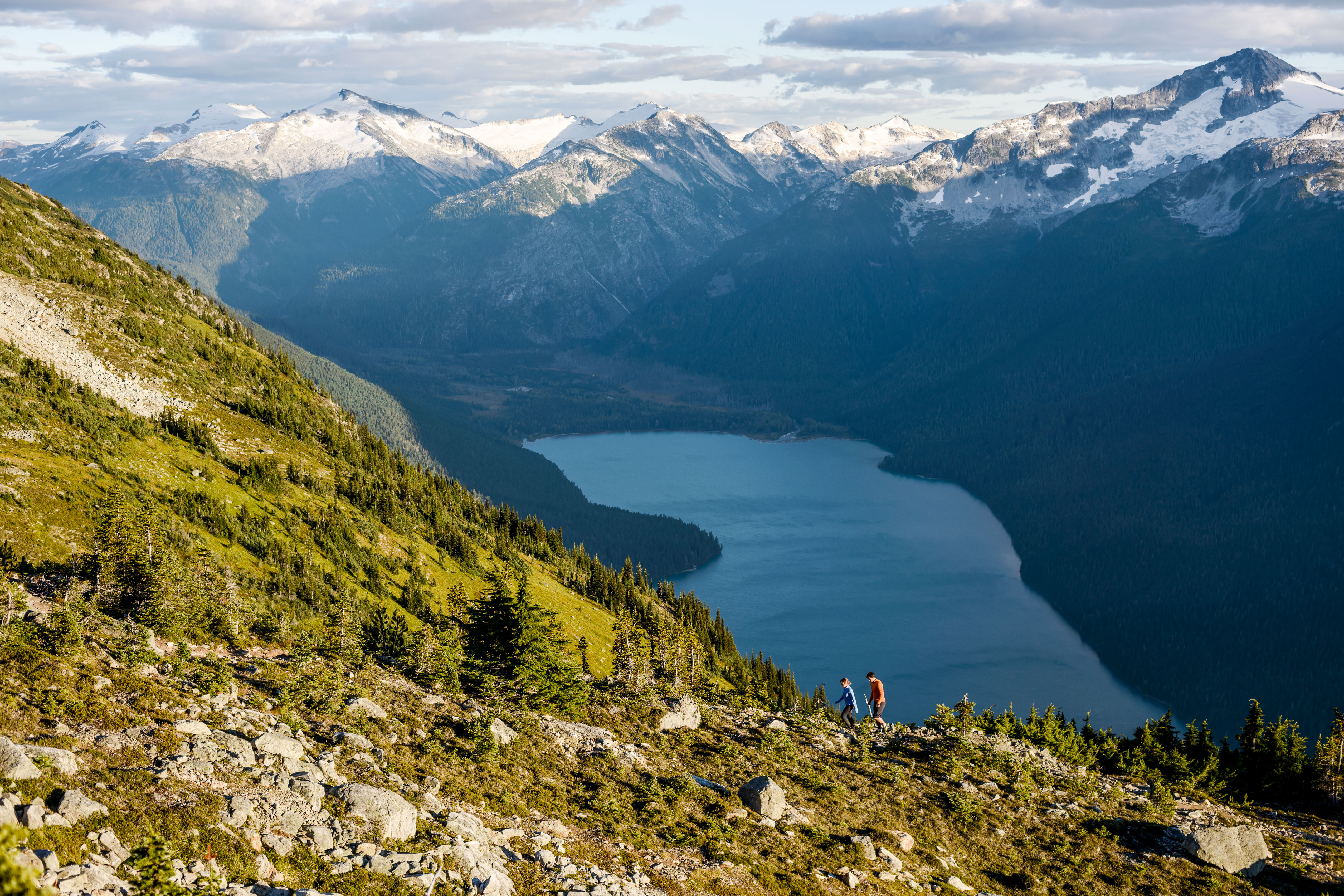 Wanderung auf dem High Note Trail mit Blick auf den Cheakamus Lake Wanderung auf dem High Note Trail mit Blick auf den Cheakamus Lake