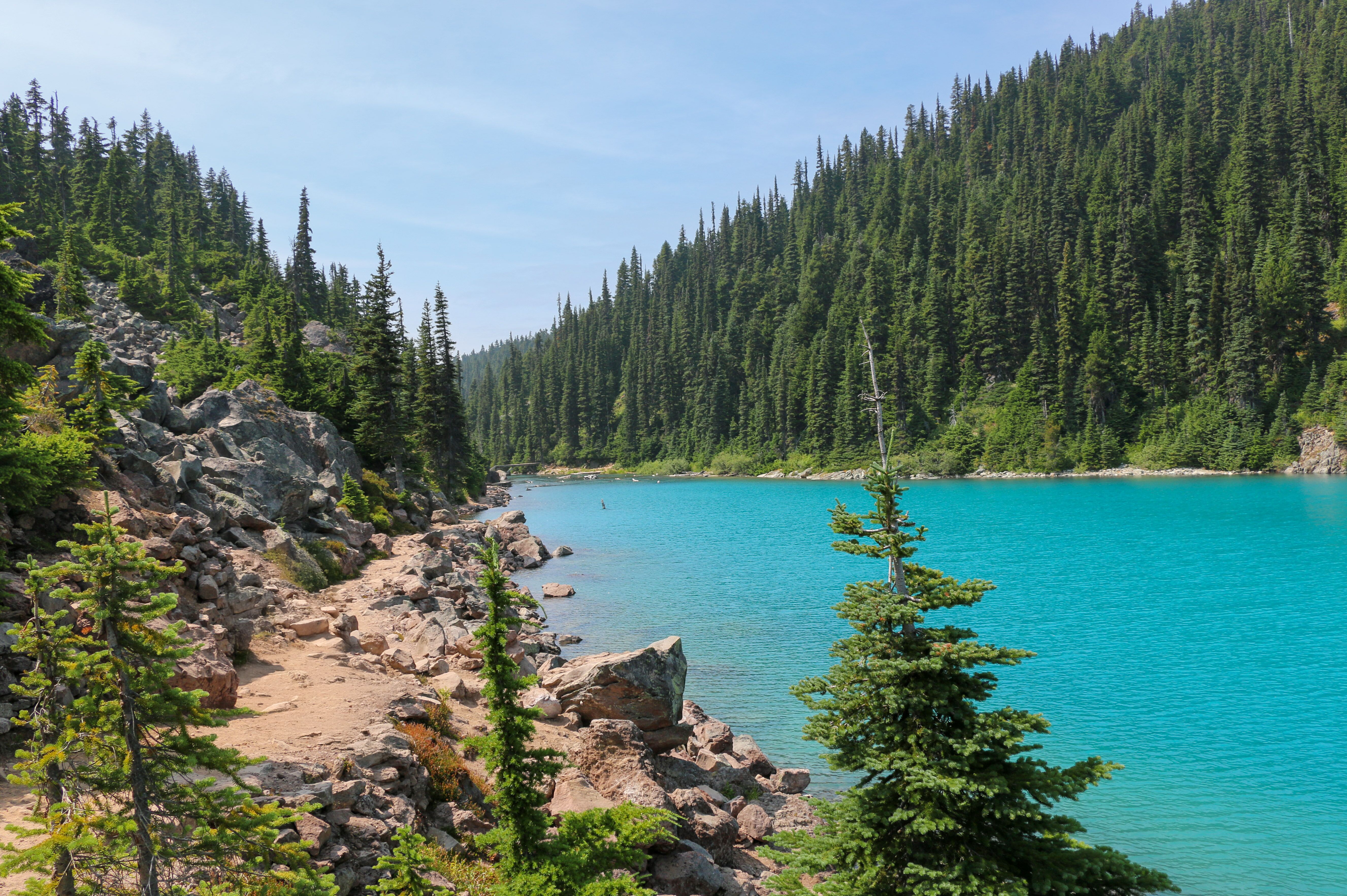 Türkisblaues Wasser des Garibaldi Lake Türkisblaues Wasser des Garibaldi Lake