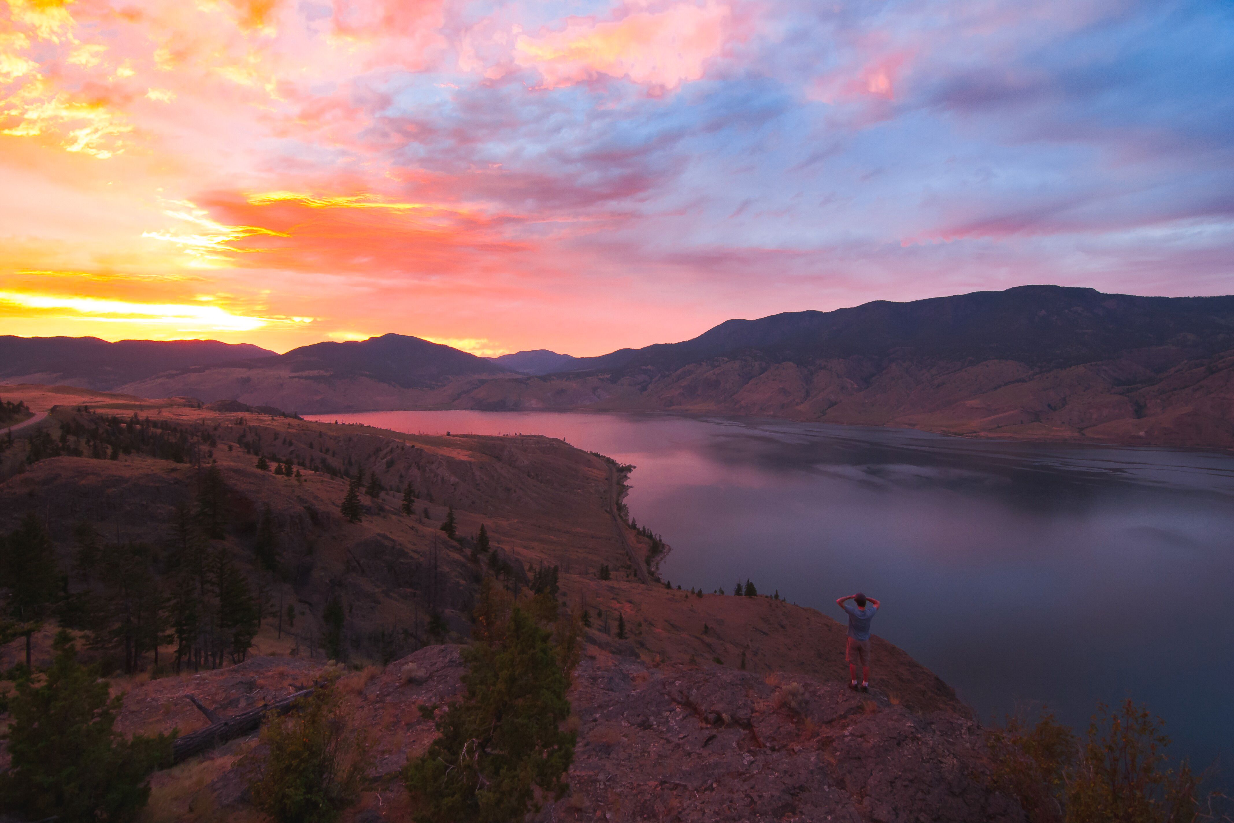 Kamloops Lake bei romantischen Sonnenuntergang in Kamloops in Kanada