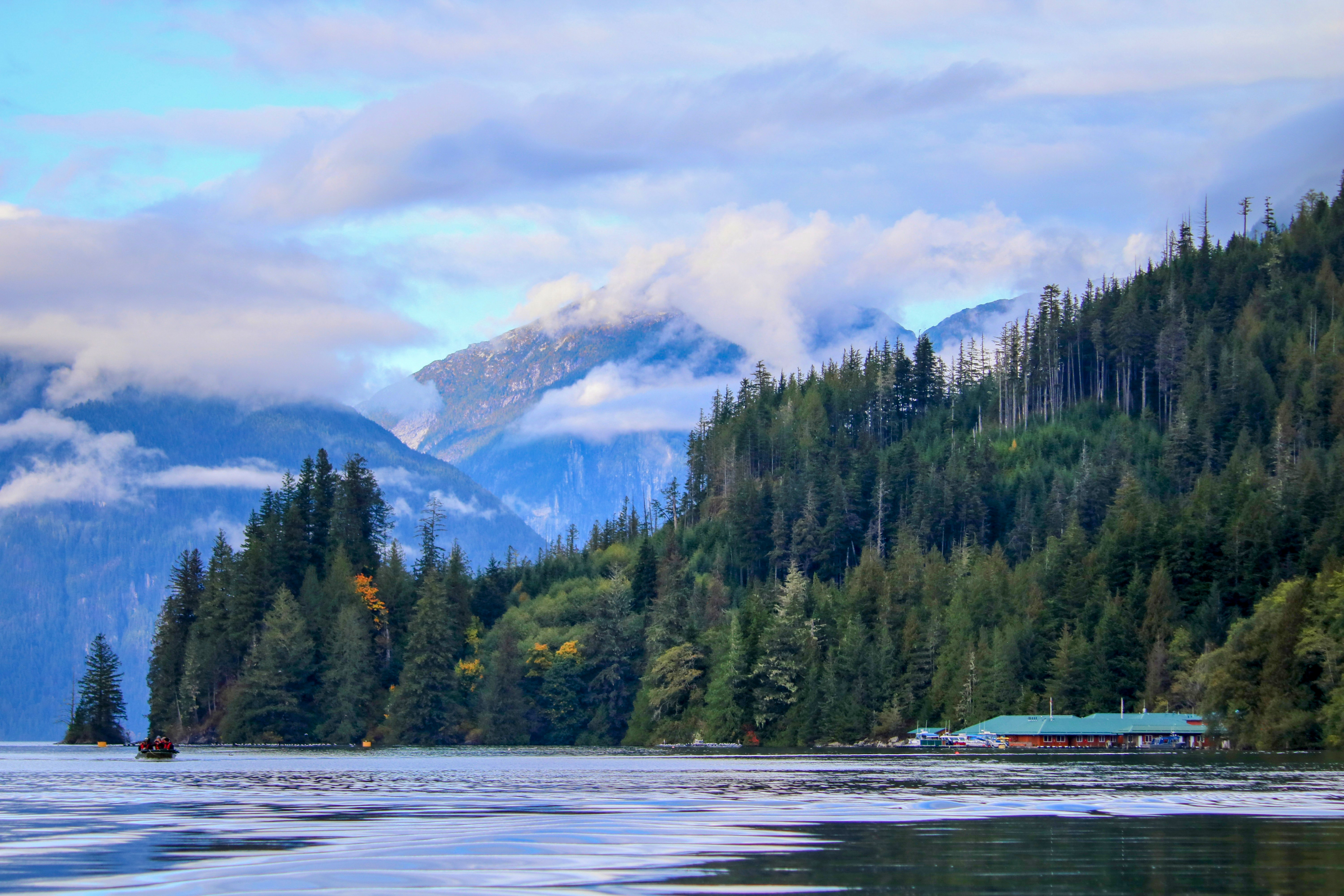 Knight Inlet Lodge in malerischer Umgebung