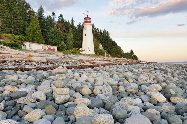 Das Cape Midge Lighthouse auf Quadra Island, British Columbia Das Cape Midge Lighthouse auf Quadra Island, British Columbia