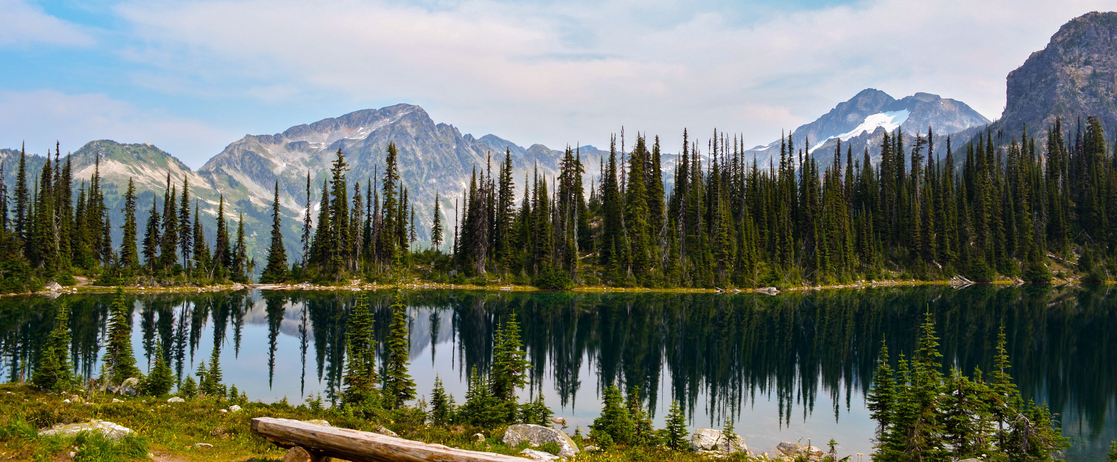 Ausblick auf den Eva Lake im Mount Revelstoke National Park in British Columbia