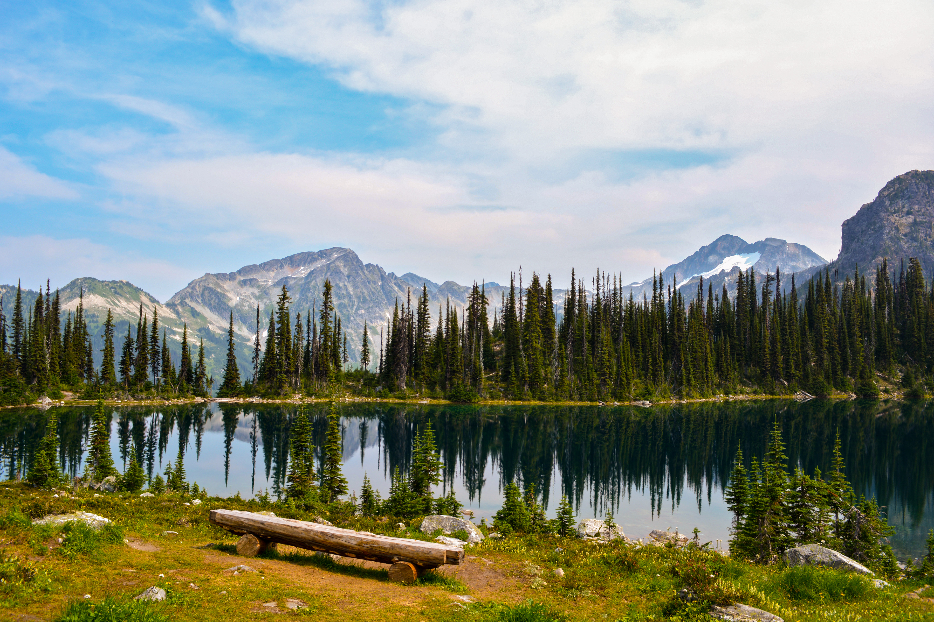 Ausblick auf den Eva Lake im Mount Revelstoke National Park in British Columbia