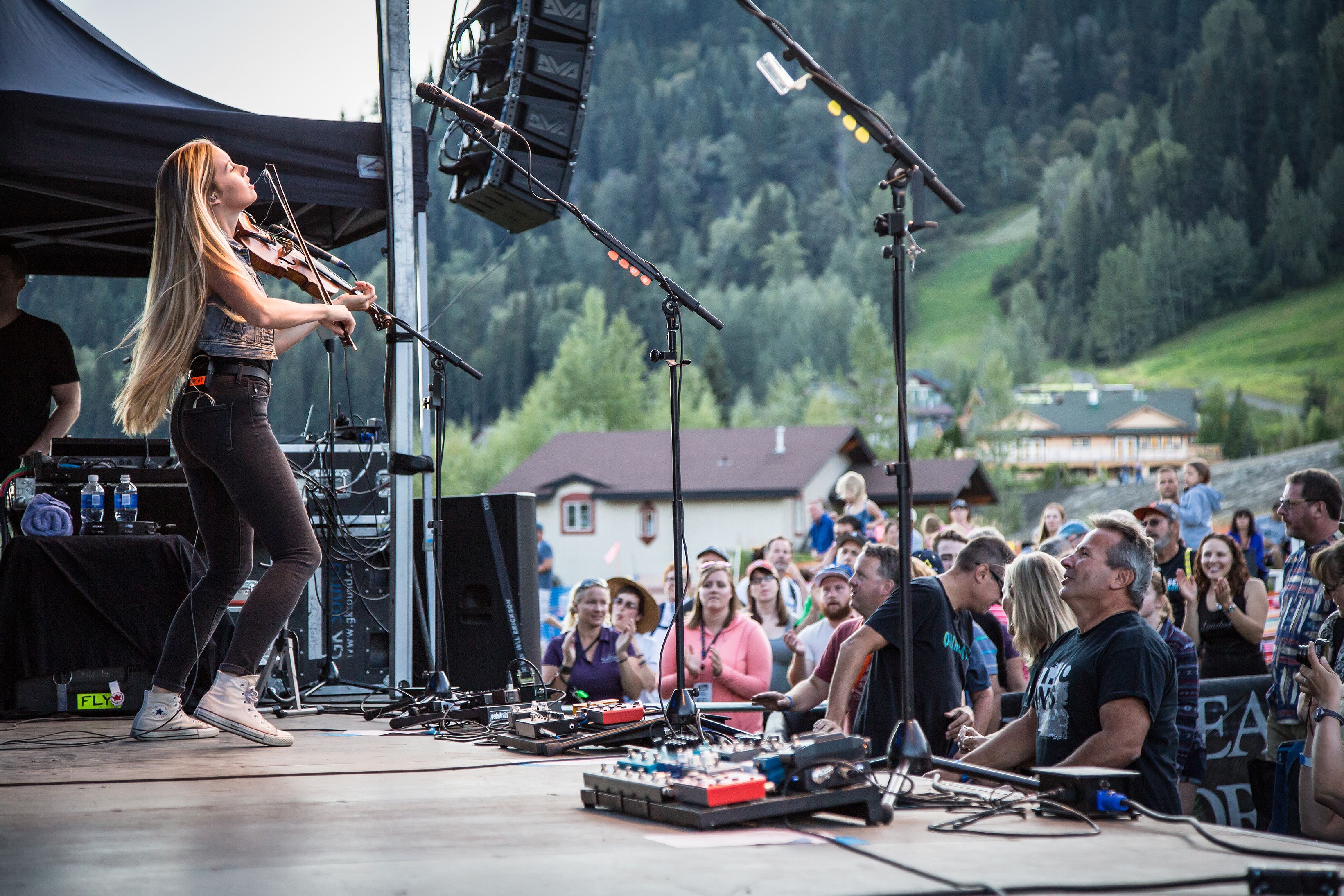 Einen Konzertauftritt in Sun Peaks genießen