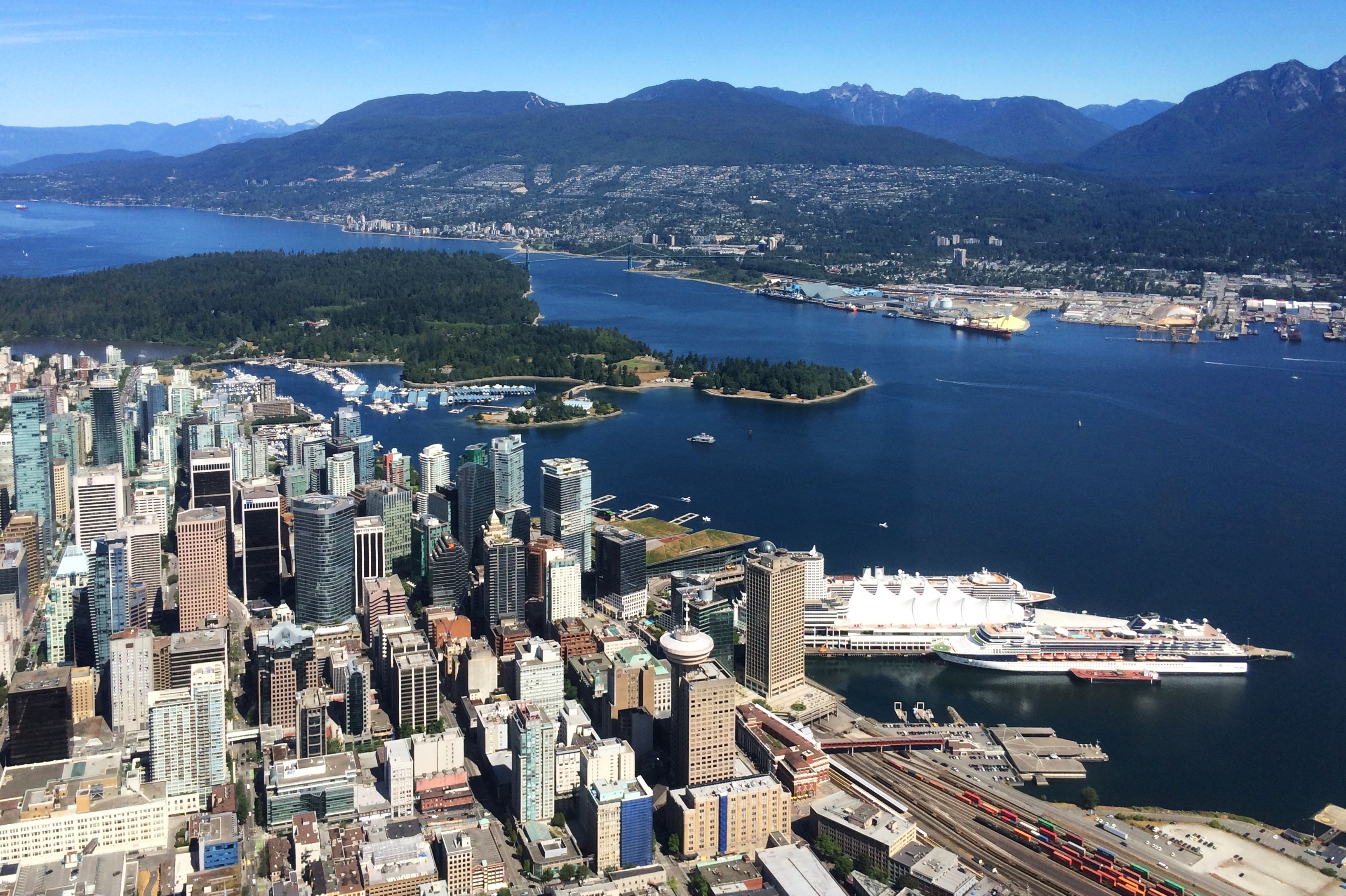 Flug in Richtung Canada Place und Stanley Park