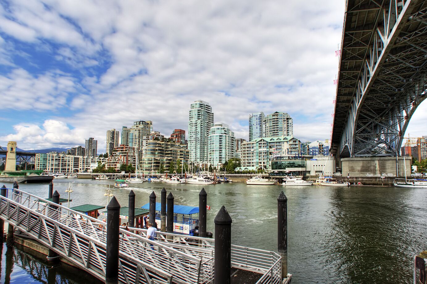 Aqua Bus Haltestelle auf Grancille Island in Vancouver, British Columbia