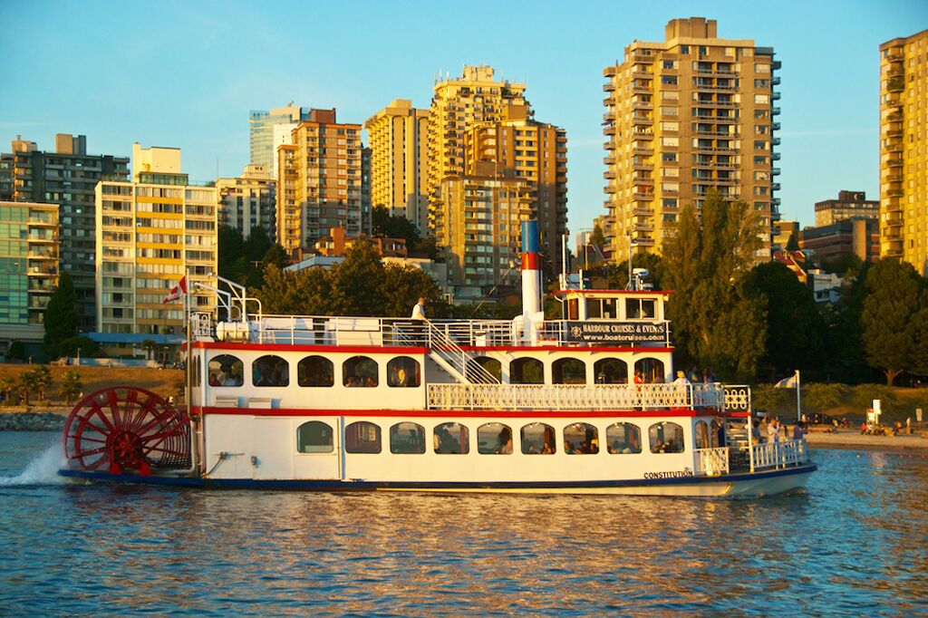 Sunset Dinner Cruise mit dem Schaufelrraddampfer in Vancouver, British Columbia