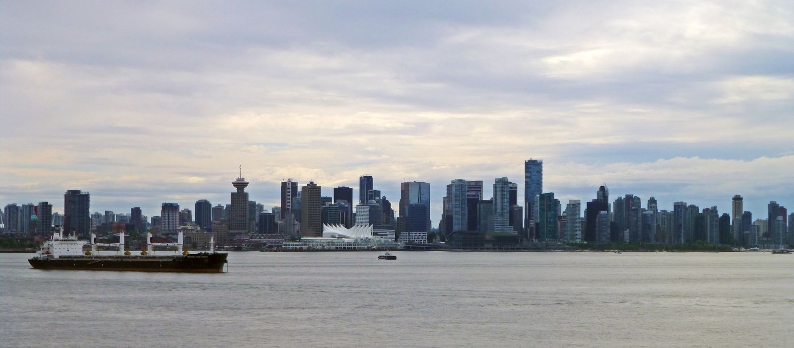 Vancouver von Lonsdale Quay aus gesehen